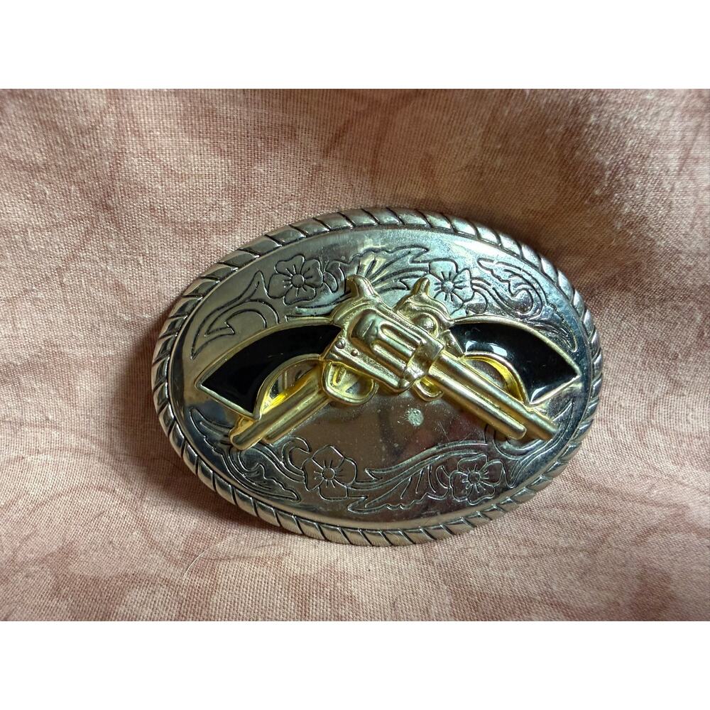 Pistol Revolver Gun Belt Buckle Two Pistols Crossed Six Shooter Style